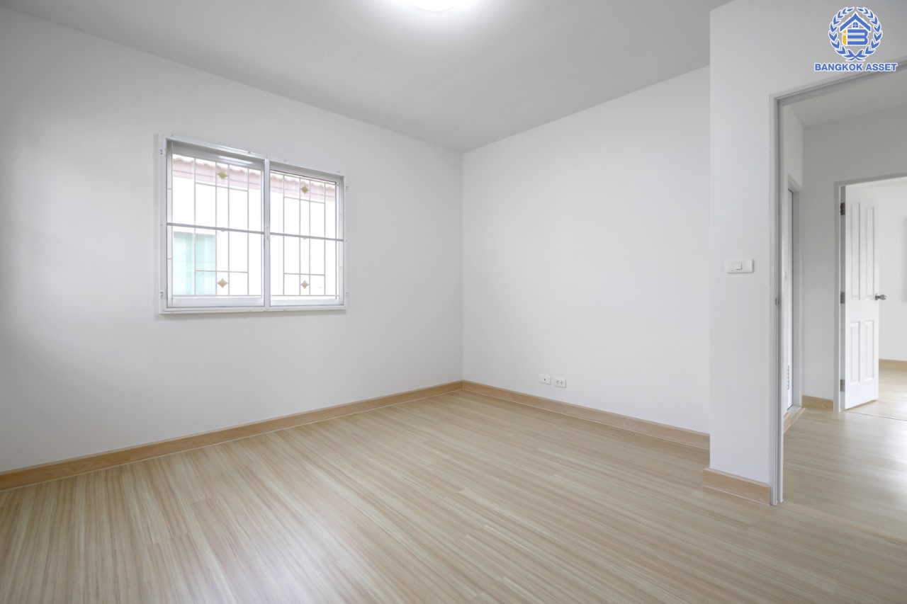 บ้านมือสองตกแต่งใหม่ ม.พฤกษาวิลเลจ10 พระราม5-บางใหญ่ เนื้อที่ 50.8 ตร.ว. ตอบโจทย์ทุกการอยู่อาศัย ฟังก์ชัน 3 ห้องนอน 2 ห้องน้ำ 1 ที่จอดรถ บรรยากาศเป็นส่วนตัว บนทำเลศักยภาพ เชื่อมต่อถนนกาญจนาภิเษก ใกล้เซ็นทรัลเวสต์เกต ทางด่วน และรถไฟฟ้า "สถานีตลาดบางใหญ่"...